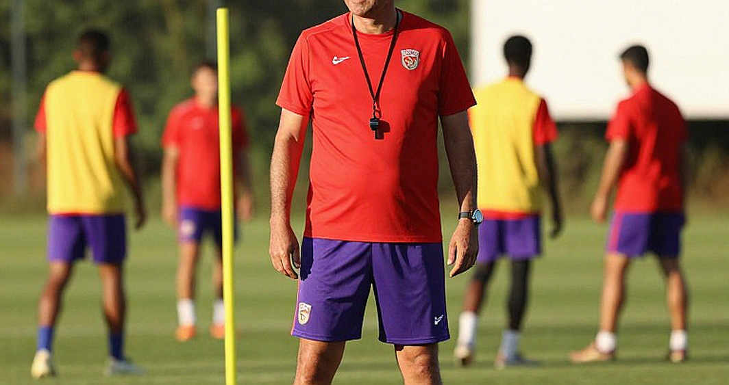 Pitso Mosimane và lời nguyền lần thứ ba: Nam Phi đặt cược toàn bộ vào 'người hùng trở về'