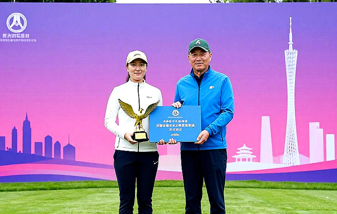 Scottie Scheffler và cú vượt mặt Tiger Woods: Kỷ nguyên mới của golf thế giới Scottie Scheffler và cú vượt mặt Tiger Woods: Kỷ nguyên mới của golf thế giới