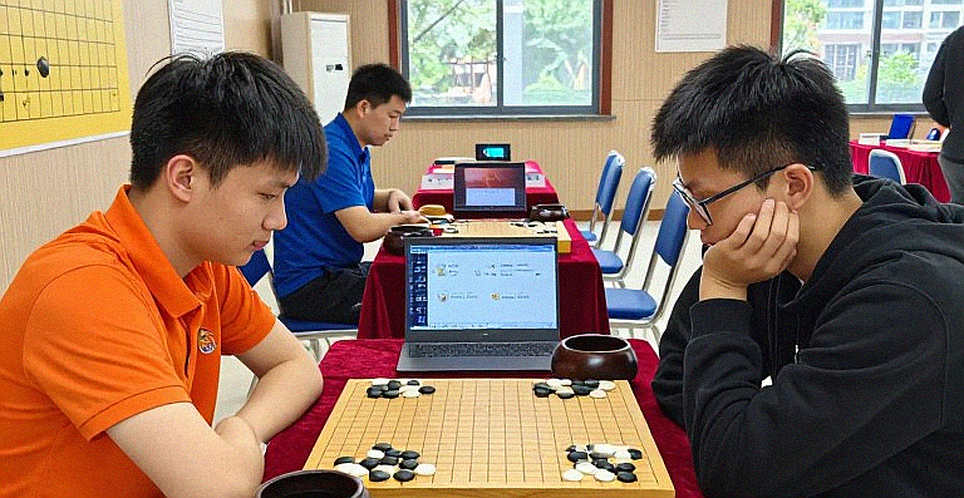 Olympiad cờ vua: Gukesh xuống bàn 4 cho Ấn Độ, Humpy dẫn đội nữ